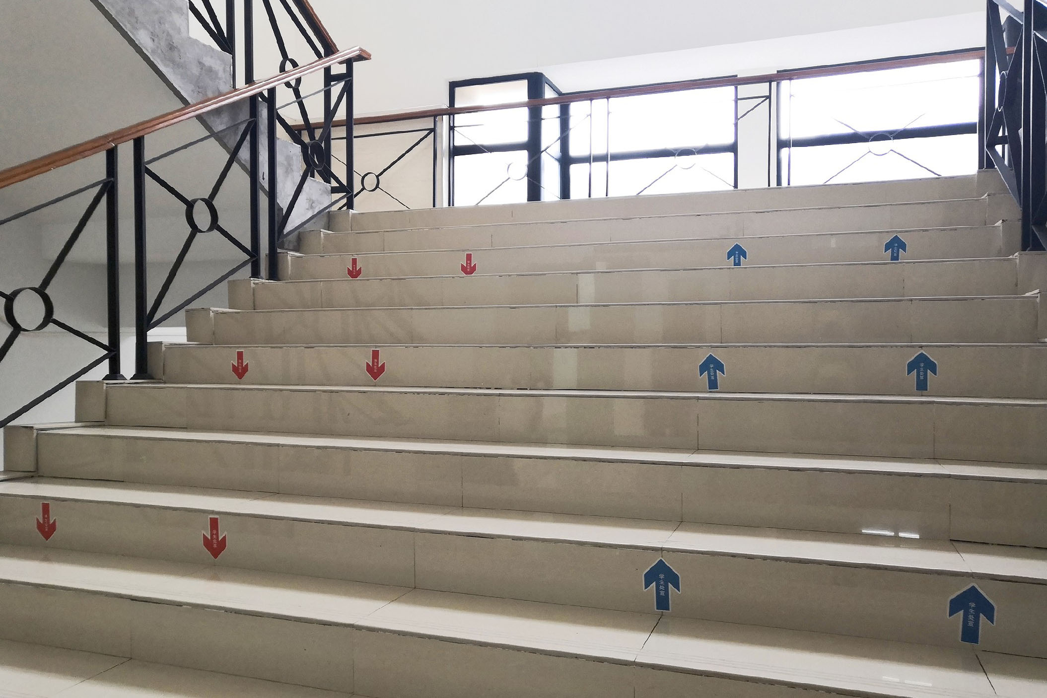 楼梯踏步使用PVC塑胶地板的好处及施工方法